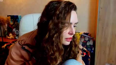 Snapshot of gloria_wood chatting on 12-17-25, 06:47 Gloria Wood online show from 12-17-25, 06:47