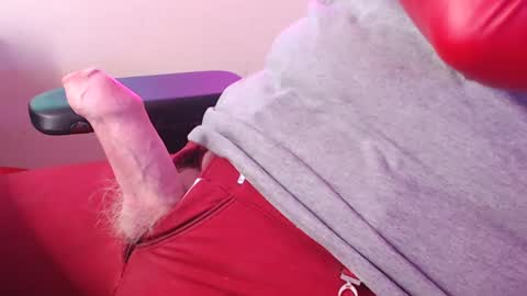 Snapshot of glovemad chatting on 12-07-24, 02:46 Glove Mad online show from 12-07-24, 02:46