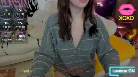 Snapshot of glowmimi chatting on 05-29-26, 04:27 Mia online show from 05-29-26, 04:27