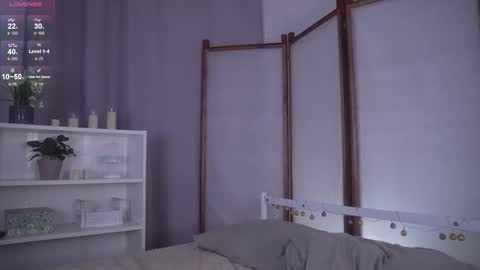 Eloise  online show from 11-30-25, 03:38