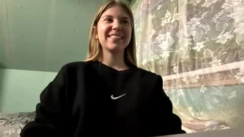 glyndabrierre online show from 04-12-26, 05:18