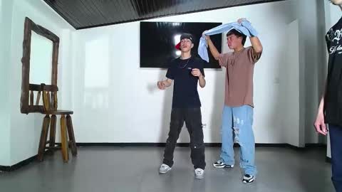 THOMAS AND DAMIAND online show from 10-24-25, 06:37