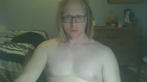 Snapshot of gnger31foru chatting on 12-04-24, 01:36 Steven Meadow online show from 12-04-24, 01:36
