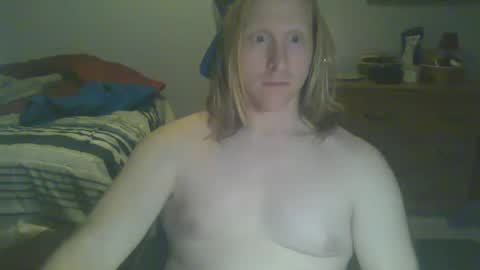 Snapshot of gnger31foru chatting on 12-17-24, 01:18 Steven Meadow online show from 12-17-24, 01:18