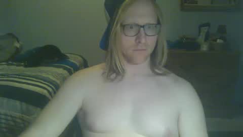 Snapshot of gnger31foru chatting on 12-27-24, 01:53 Steven Meadow online show from 12-27-24, 01:53