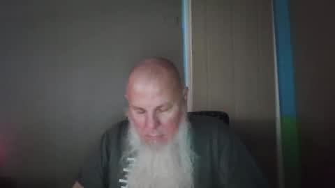 Snapshot of gnomebeard chatting on 03-08-25, 02:30 Gnomebeard online show from 03-08-25, 02:30