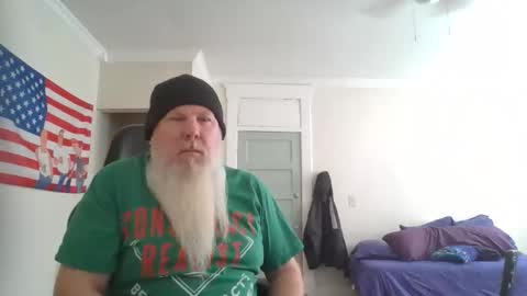 Snapshot of gnomebeard chatting on 01-06-26, 05:05 Gnomebeard online show from 01-06-26, 05:05