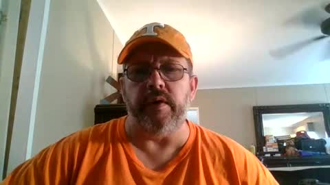 Snapshot of gobey33 chatting on 09-27-25, 06:02 IDKIDCIDGAF online show from 09-27-25, 06:02