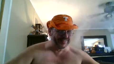 Snapshot of gobey33 chatting on 10-04-25, 05:22 IDKIDCIDGAF online show from 10-04-25, 05:22