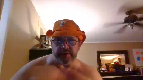 Snapshot of gobey33 chatting on 10-10-25, 06:45 IDKIDCIDGAF online show from 10-10-25, 06:45