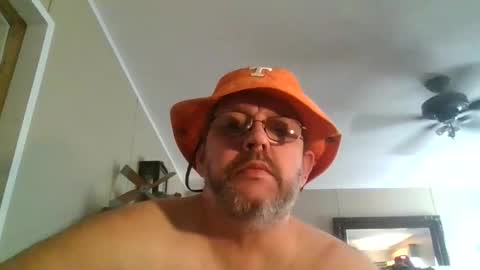 Snapshot of gobey33 chatting on 11-19-25, 07:58 IDKIDCIDGAF online show from 11-19-25, 07:58