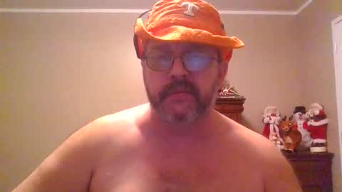 Snapshot of gobey33 chatting on 12-18-25, 01:33 IDKIDCIDGAF online show from 12-18-25, 01:33