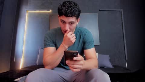 Snapshot of god_of_olympus1 chatting on 12-04-24, 12:25 steven online show from 12-04-24, 12:25