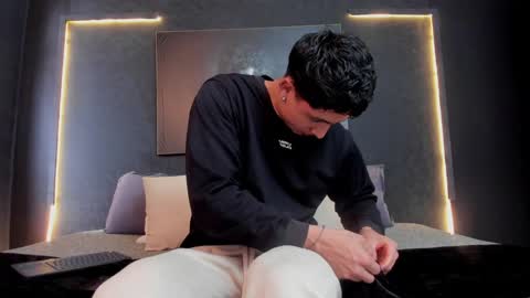 Snapshot of god_of_olympus1 chatting on 12-09-24, 03:44 steven online show from 12-09-24, 03:44