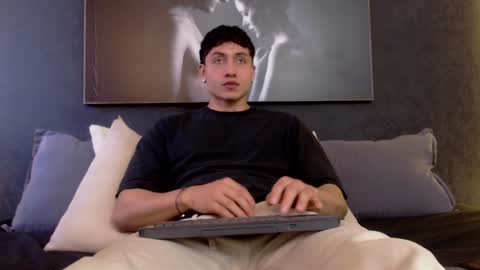 Snapshot of god_of_olympus1 chatting on 12-19-24, 01:51 steven online show from 12-19-24, 01:51