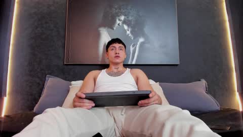 Snapshot of god_of_olympus1 chatting on 01-04-25, 10:13 steven online show from 01-04-25, 10:13