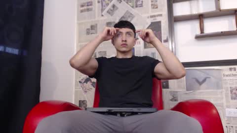 Snapshot of god_of_olympus1 chatting on 12-16-25, 12:43 steven online show from 12-16-25, 12:43