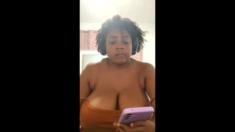 Snapshot of goddess_carrie chatting on 06-11-26, 04:10 GoddessCarrie online show from 06-11-26, 04:10