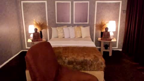 Snapshot of goddess_dione chatting on 01-14-25, 04:47 Goddess Dione online show from 01-14-25, 04:47