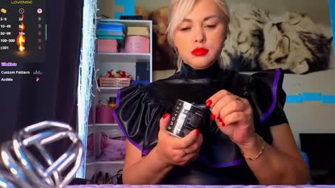 Mrs. Isabella online show from 04-11-26, 03:11