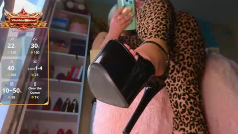 Mrs. Isabella online show from 08-06-26, 03:08