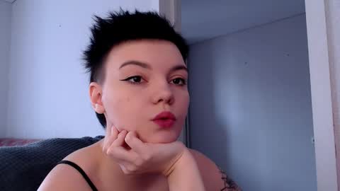 Snapshot of goddess_marilaas chatting on 05-30-26, 05:48 Goddess Kris online show from 05-30-26, 05:48