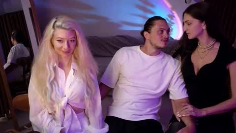   330 UTC2 girls   online show from 03-21-26, 04:39