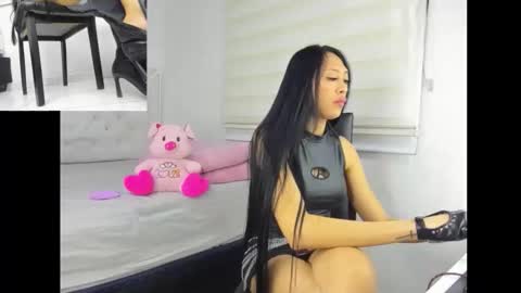 goddess_of_pigs online show from 11-15-25, 06:33