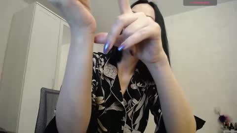 Snapshot of goddess_perfect_legs chatting on 11-29-25, 02:31 Oksana online show from 11-29-25, 02:31