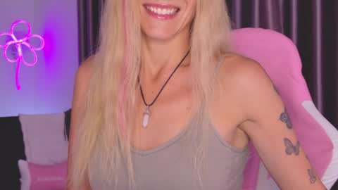 Katarina online show from 06-26-26, 10:52