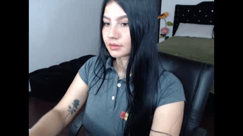 Snapshot of goddessariel22 chatting on 01-29-25, 09:28 Angelina online show from 01-29-25, 09:28