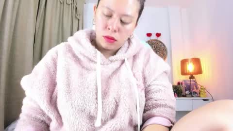 Snapshot of goddessjessica_roger chatting on 10-07-25, 05:15 Goddess Jessica and slave Roger online show from 10-07-25, 05:15