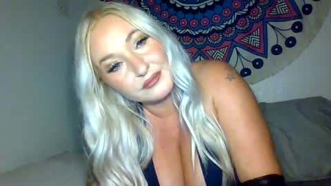Snapshot of goddessmarilynblue chatting on 06-28-26, 05:13 goddessmarilynblue online show from 06-28-26, 05:13