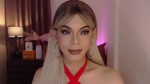 Snapshot of goddessmichaella chatting on 12-22-24, 06:37 Michaella online show from 12-22-24, 06:37