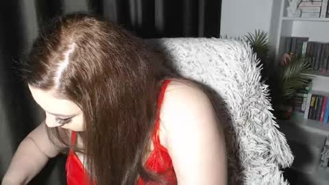 Snapshot of goddessmxx chatting on 05-20-26, 07:09 Mistress Mary online show from 05-20-26, 07:09