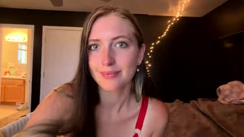 Snapshot of goddessquinncy chatting on 06-19-26, 12:09 goddessquinncy online show from 06-19-26, 12:09