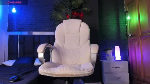 HUAN online show from 01-23-25, 04:19