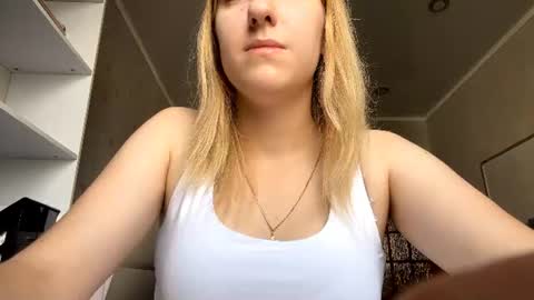 Snapshot of goldaalderson chatting on 07-14-26, 07:35 Alena online show from 07-14-26, 07:35