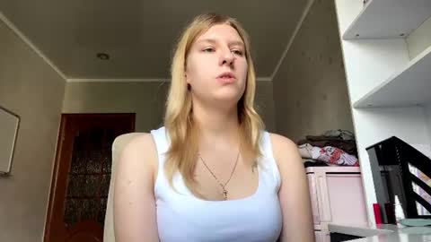 Snapshot of goldaalderson chatting on 07-15-26, 08:52 Alena online show from 07-15-26, 08:52