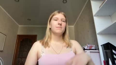 Snapshot of goldaalderson chatting on 07-27-26, 06:42 Alena online show from 07-27-26, 06:42