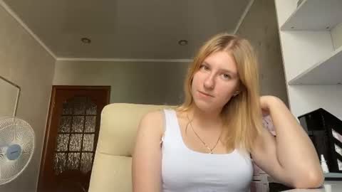 Snapshot of goldaalderson chatting on 07-29-26, 06:33 Alena online show from 07-29-26, 06:33