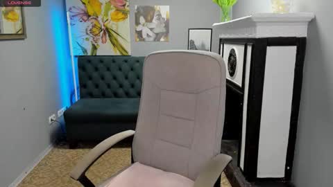 Snapshot of golden__rose chatting on 10-07-25, 11:40 golden__rose online show from 10-07-25, 11:40