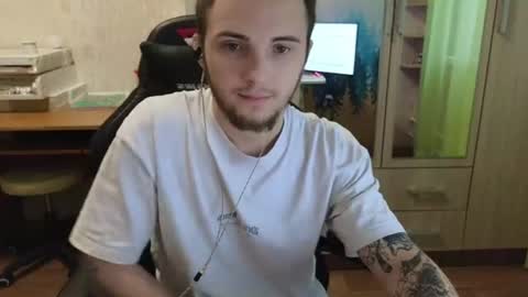 Snapshot of golden_boyyy21 chatting on 06-30-26, 04:13 Golden boyyy21 online show from 06-30-26, 04:13