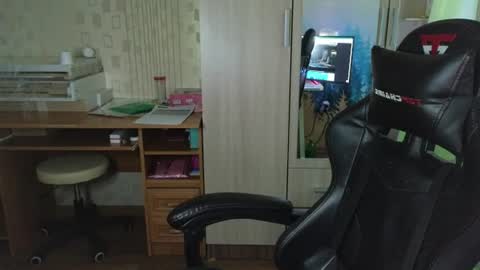 Snapshot of golden_boyyy21 chatting on 06-30-26, 04:19 Golden boyyy21 online show from 06-30-26, 04:19