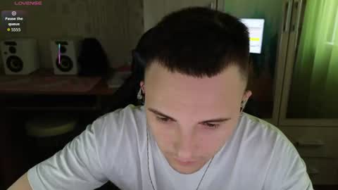 Snapshot of golden_boyyy21 chatting on 07-06-26, 08:33 Golden boyyy21 online show from 07-06-26, 08:33