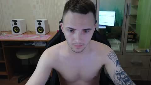 Snapshot of golden_boyyy21 chatting on 07-10-26, 06:32 Golden boyyy21 online show from 07-10-26, 06:32