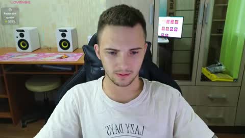 Snapshot of golden_boyyy21 chatting on 07-16-26, 04:46 Golden boyyy21 online show from 07-16-26, 04:46