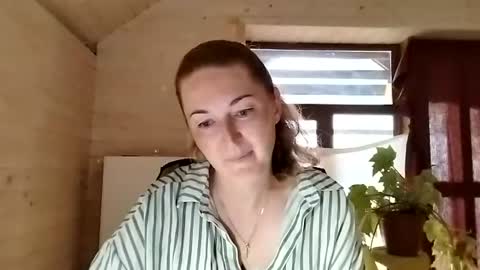 Snapshot of golden_fairy_566 chatting on 07-24-26, 05:22 Olivia online show from 07-24-26, 05:22