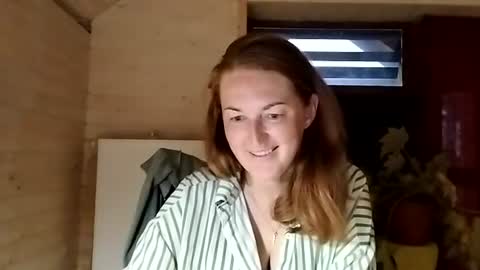 Snapshot of golden_fairy_566 chatting on 07-28-26, 07:39 Olivia online show from 07-28-26, 07:39