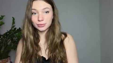 Snapshot of golden_flora chatting on 03-17-26, 04:10 Flora online show from 03-17-26, 04:10